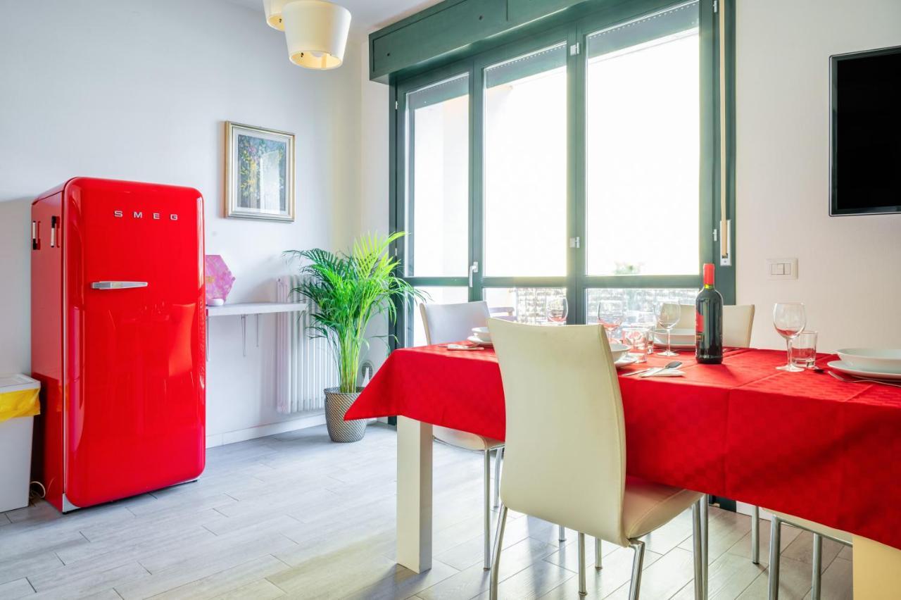 Parma Residential Apartment Con Balcone Exteriör bild