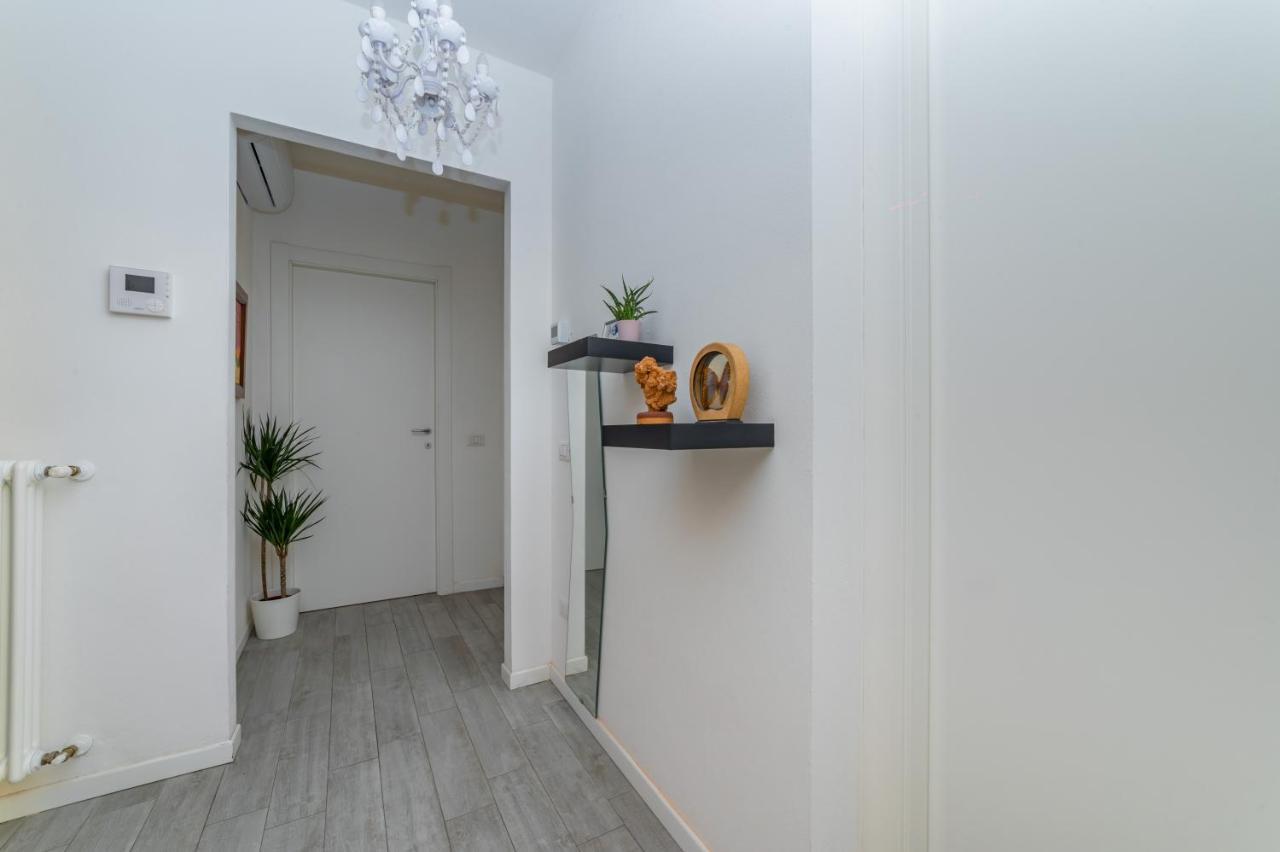 Parma Residential Apartment Con Balcone Exteriör bild